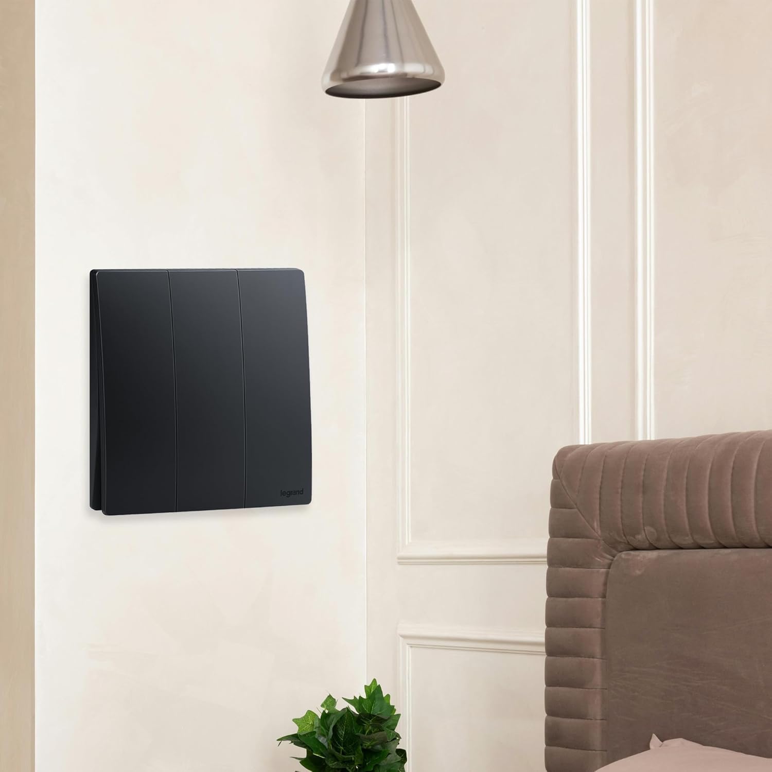 Legrand 16A 3G 2WAY SWITCH MALLIA SENSES MATT BLACK 281005MB